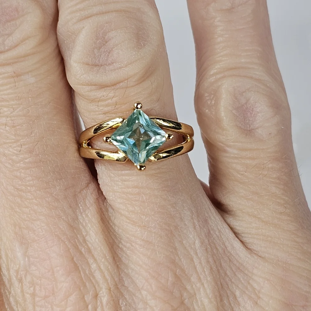 Incredible Lab Created Green Spinel Ring in 18K over Sterling Silver! Sz 7! - Picture 7 of 8